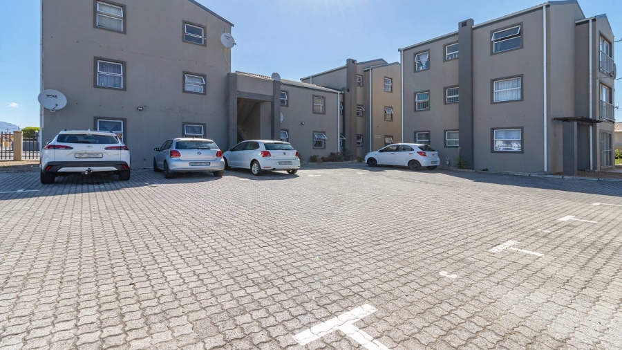 2 Bedroom Property for Sale in Goodwood Central Western Cape